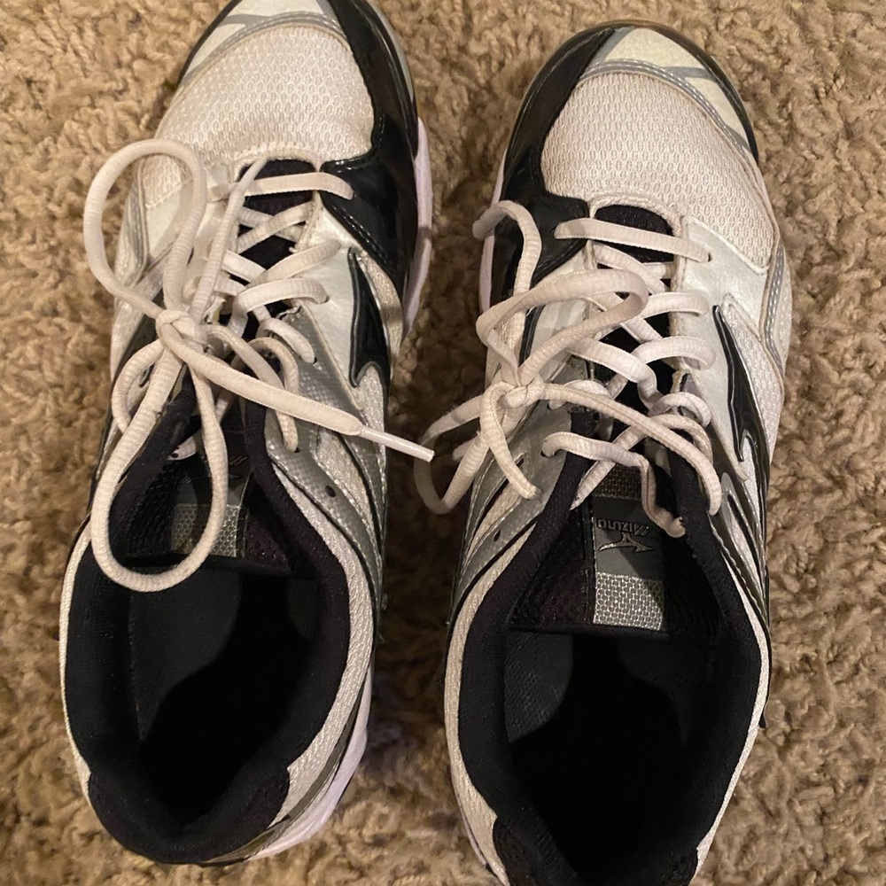 Mizuno volleyball shoes
